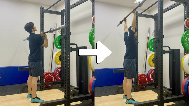トレーナー自らミリタリープレスをする様子のスタートポジションとフィニッシュポジション。